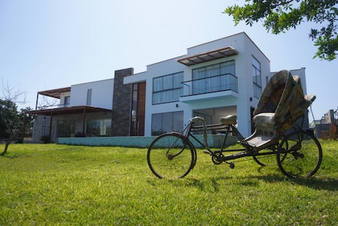 Exclusive details in fabulous house-fam.18p