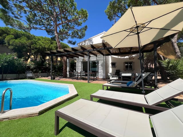 Villa 10 pers, 150 m de la mer, piscine et jardin