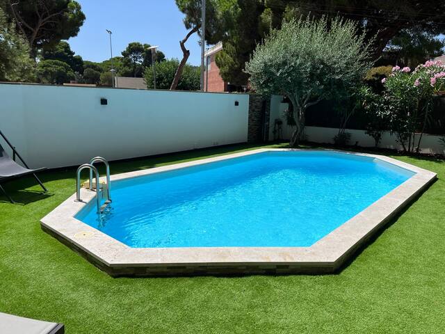 Villa 10 pers, 150 m de la mer, piscine et jardin gallery image 4