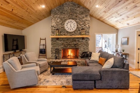 Top performing Airbnb: Hemlock Hideaway in Ellijay