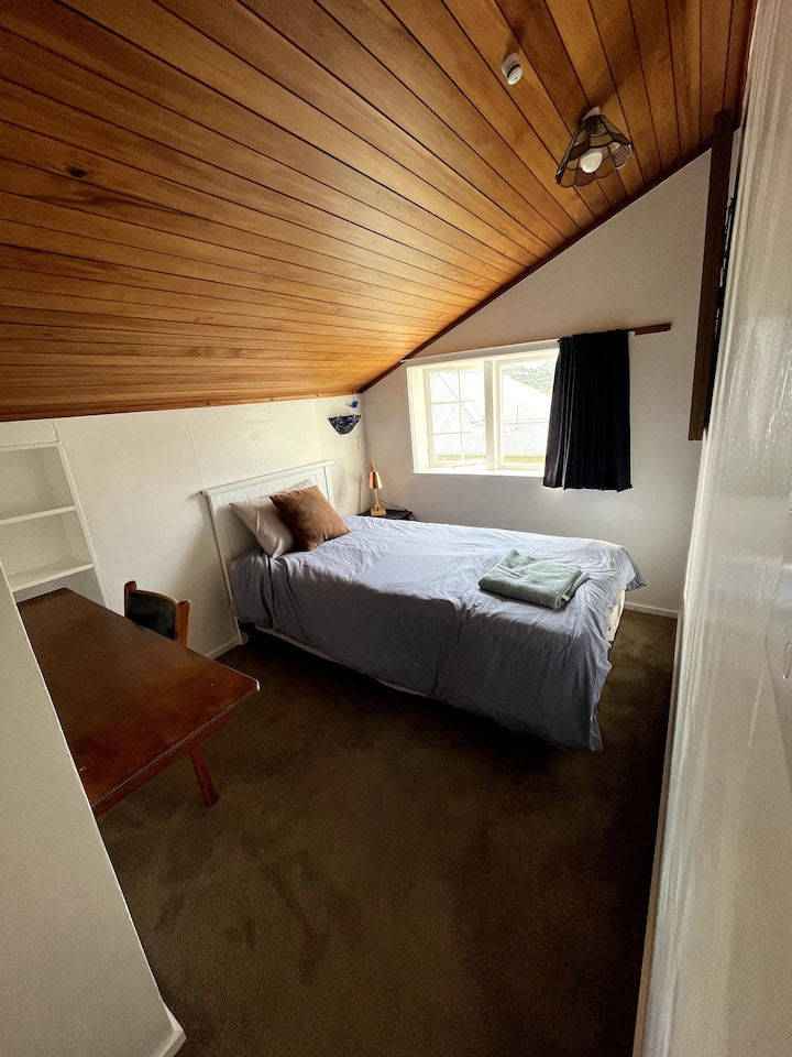 卧室4 （加大双人单人床）