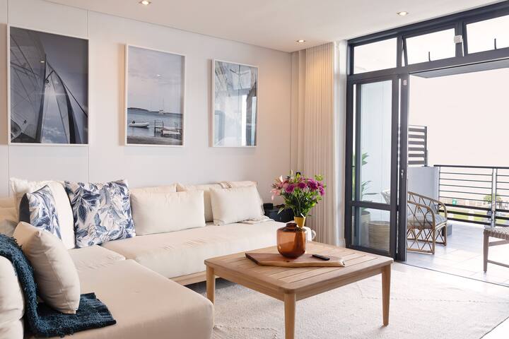 Oceanfront Luxury: Stunning 2BR gallery image 2