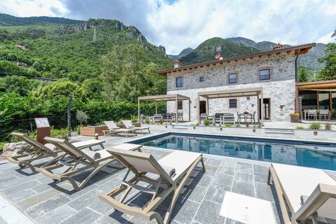 Villa Beatrice front lake