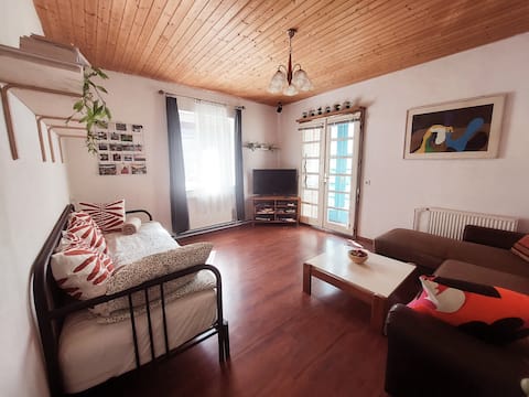 Popular Airbnb listing: Central cozy apartment in Četrtna Skupnost Trnovo