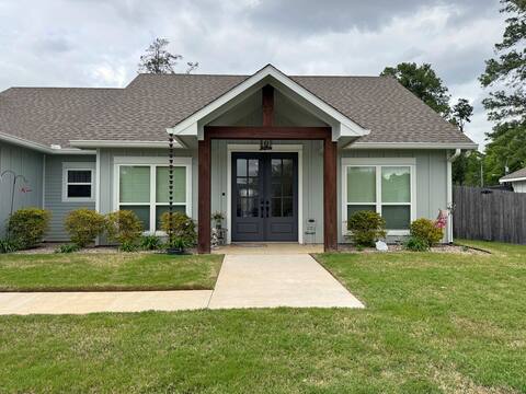The Lakewood Home | Near SFA | Dog Friendly