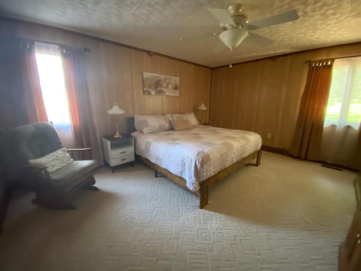 Kitanda aina ya Master bedroom
King size