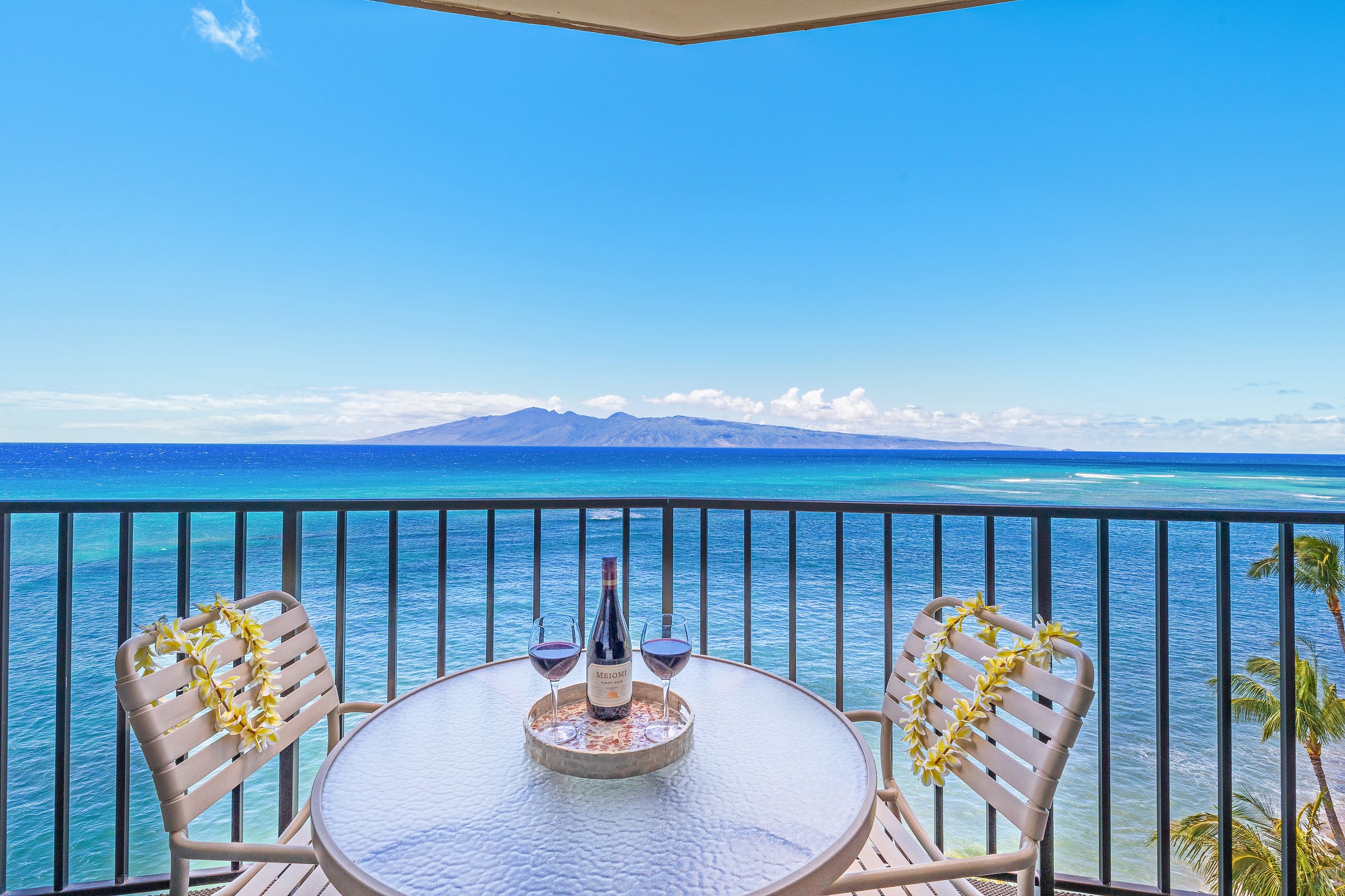 Condo in Lahaina · ★4.93 · 1 bedroom · 2 beds · 1 bath - Image 39