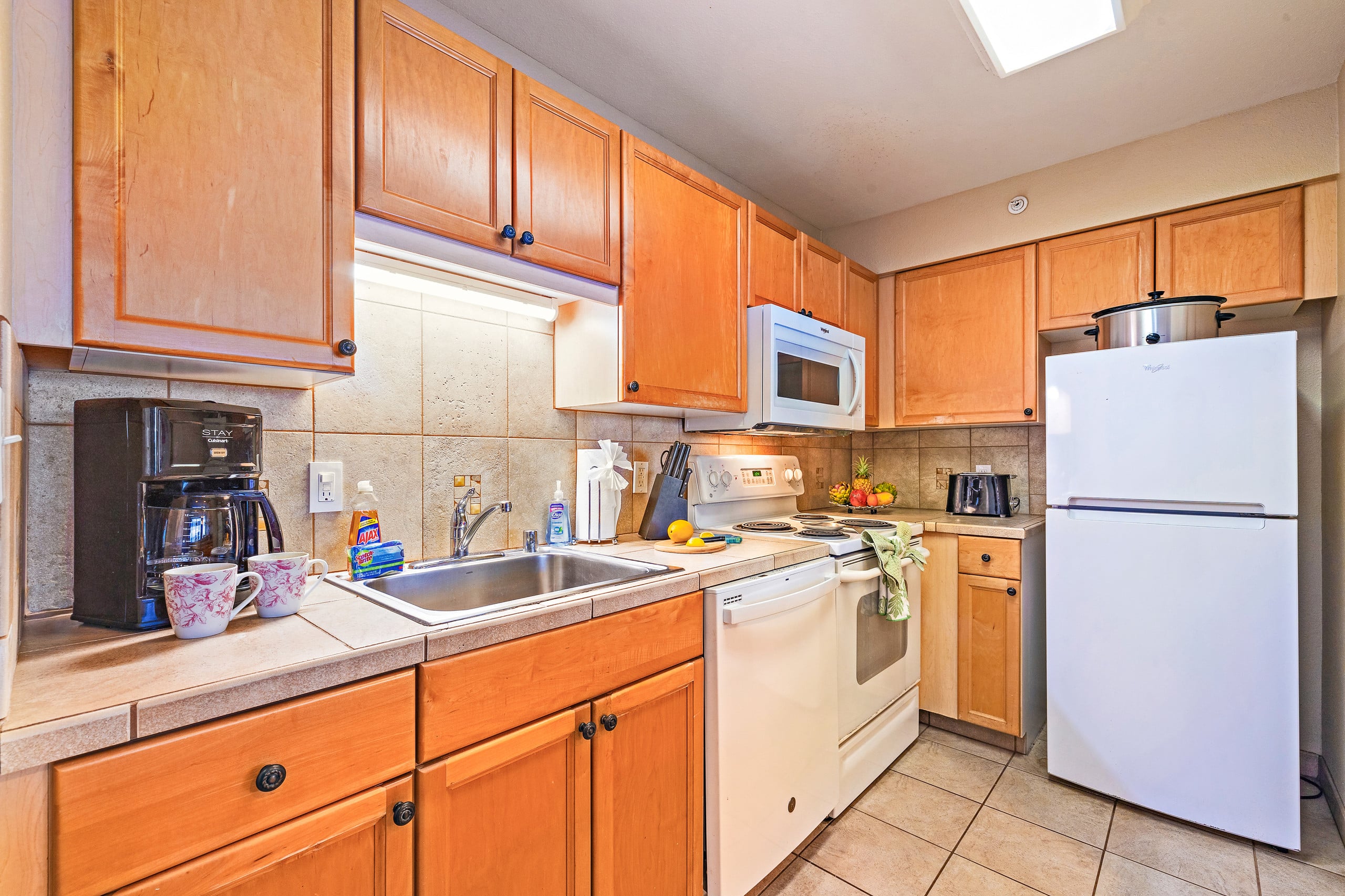 Condo in Lahaina · ★4.93 · 1 bedroom · 2 beds · 1 bath - Image 23