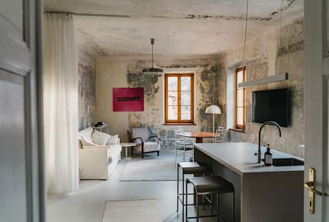 Popular Airbnb listing: Grande Boutique Apart CASAROSa, 74m2 in český Krumlov