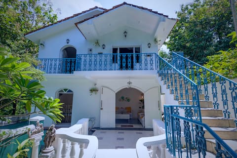 Rustom Villa Private Pool, Breakfast