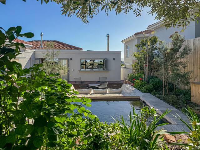 Scarborough Beach House * NEW * stunning sea views gallery image 2