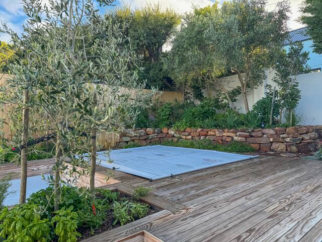 Scarborough Beach House * NEW * stunning sea views gallery image 3