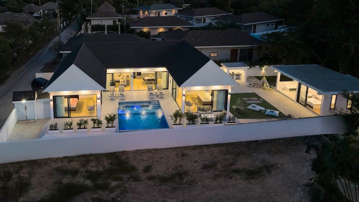 Villa February 30- 4 bed + study w/sofa bed. Samui