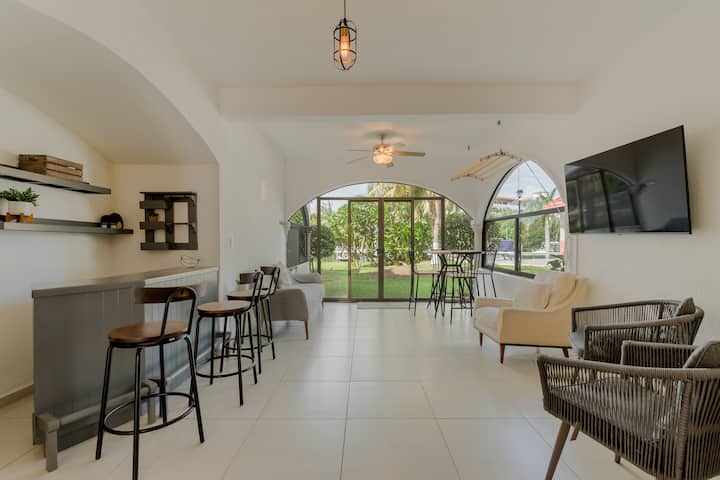 *Chic Lagoon Front Villa By Casa Paraíso* - Cancún