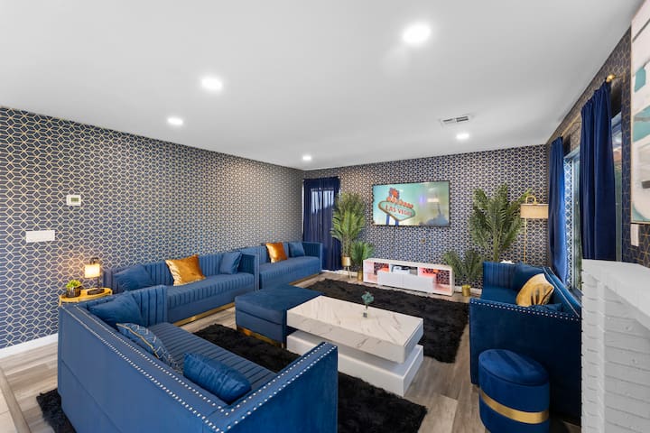 OASIS (Pool/Jacuzzi/Poker/10 min Airport & Strip)