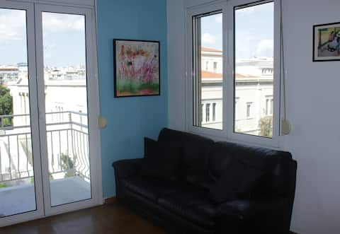 Top Airbnb: Sunny Spectacular View Apartment in ΜΟΥΣΕΙΟ