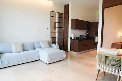 Popular Airbnb listing: Luxury 1BR apartment: Beachside & Jungle View in Playa Del Carmen