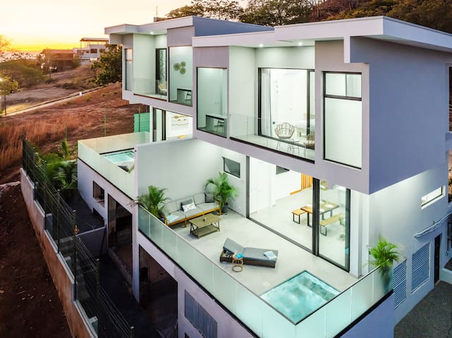 VĪRYA - 2 BD | 3 BA | Private Pool | Ocean View