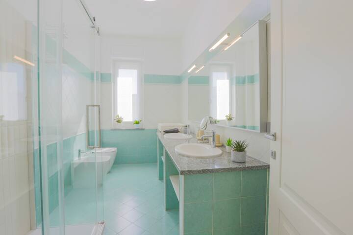 [Luxury&Comfort] 5 Bedrooms apt in Central Station gallery image 5