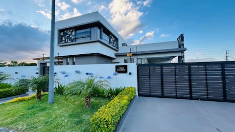 Villa Palmeras - 4 Bedrooms AC Modern Luxury Villa