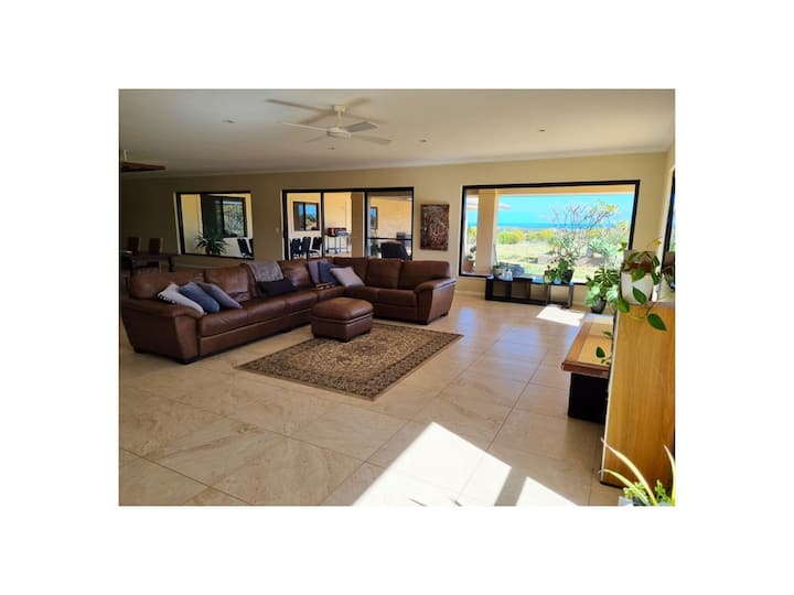 White Room - Geraldton