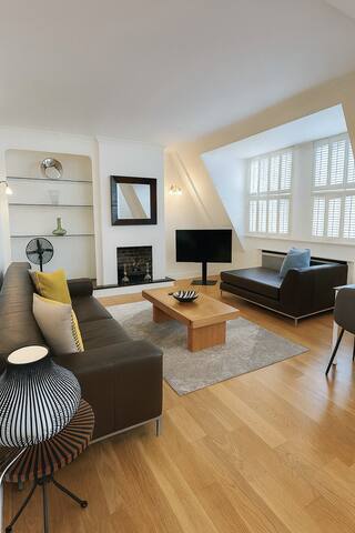 Penthouse next to Oxford St gallery image 3