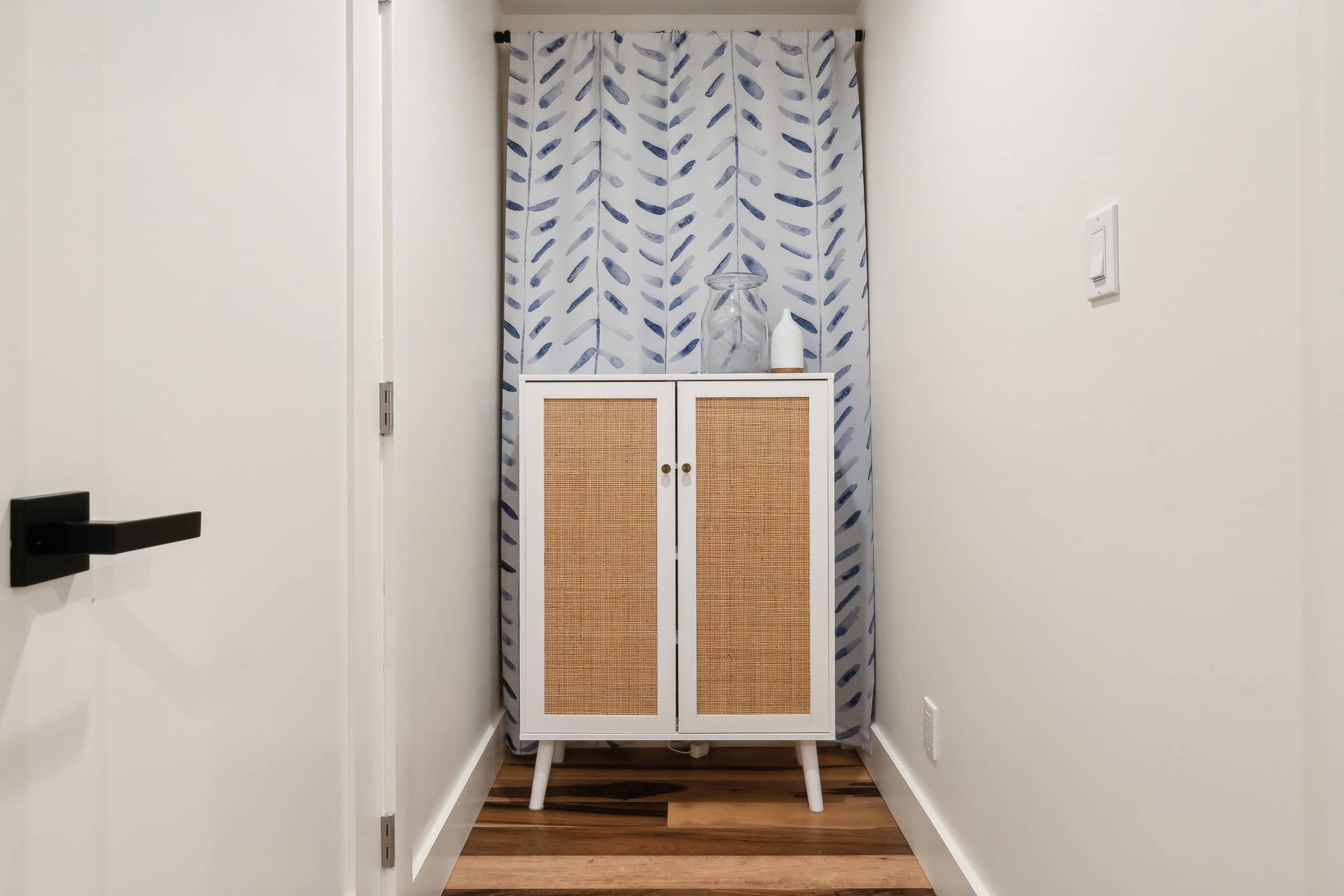 Brand-new & Modern Private Flat, Close to Transit - Image 24