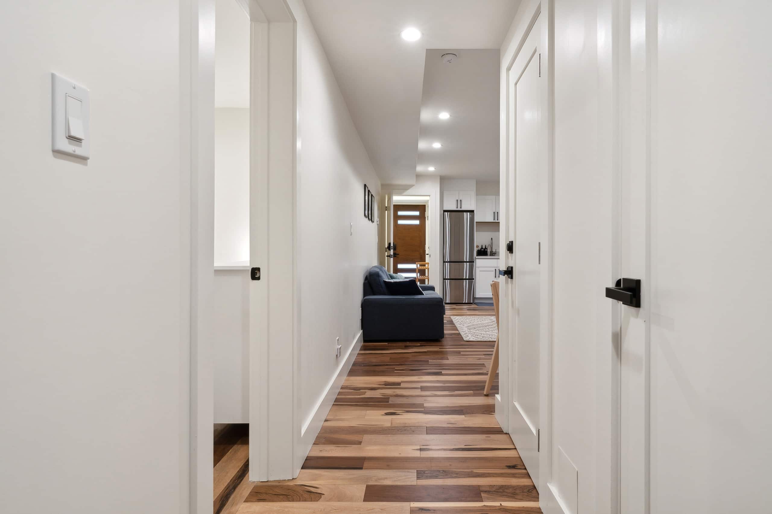 Brand-new & Modern Private Flat, Close to Transit - Image 25