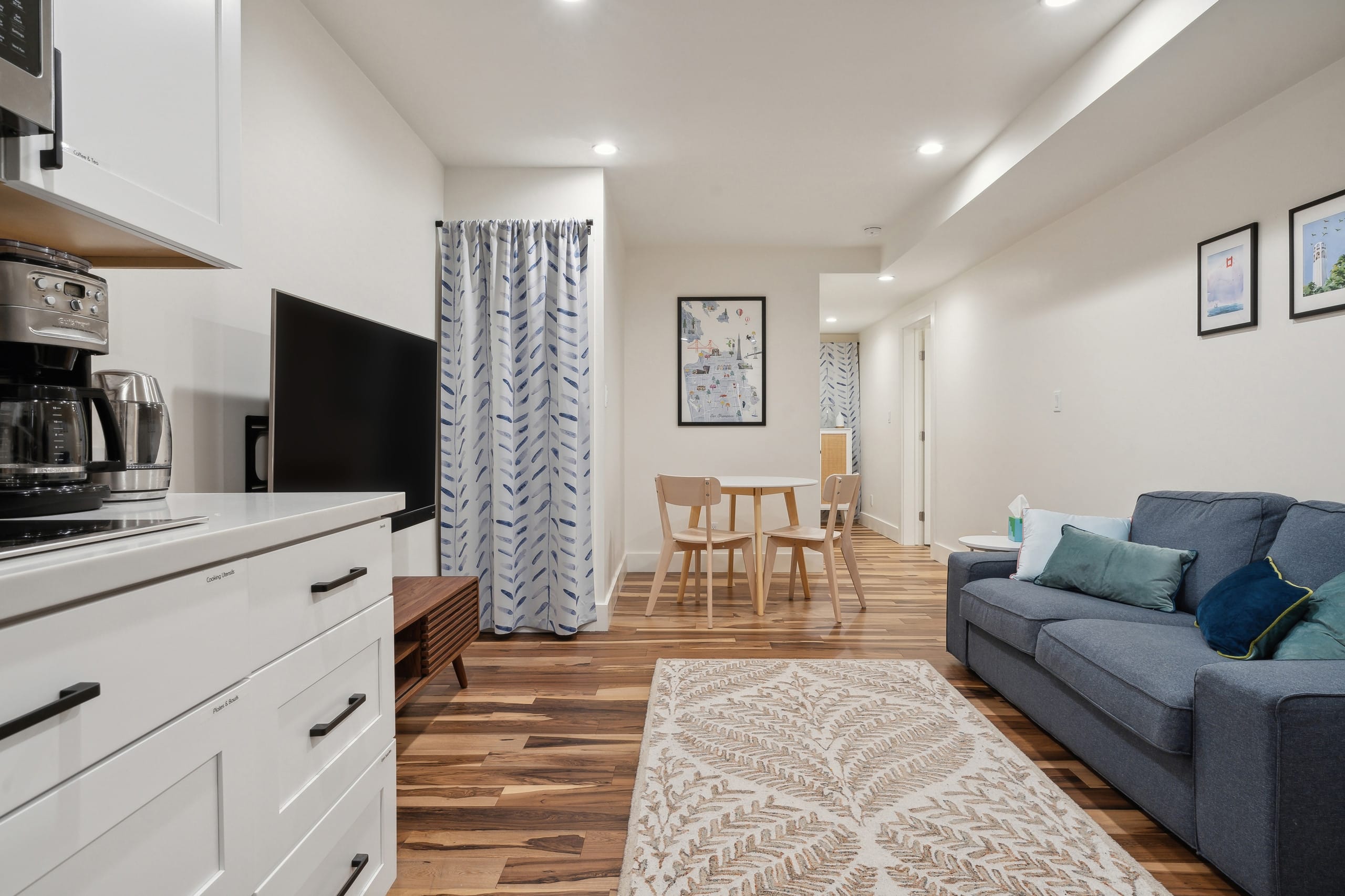 Brand-new & Modern Private Flat, Close to Transit - Image 3