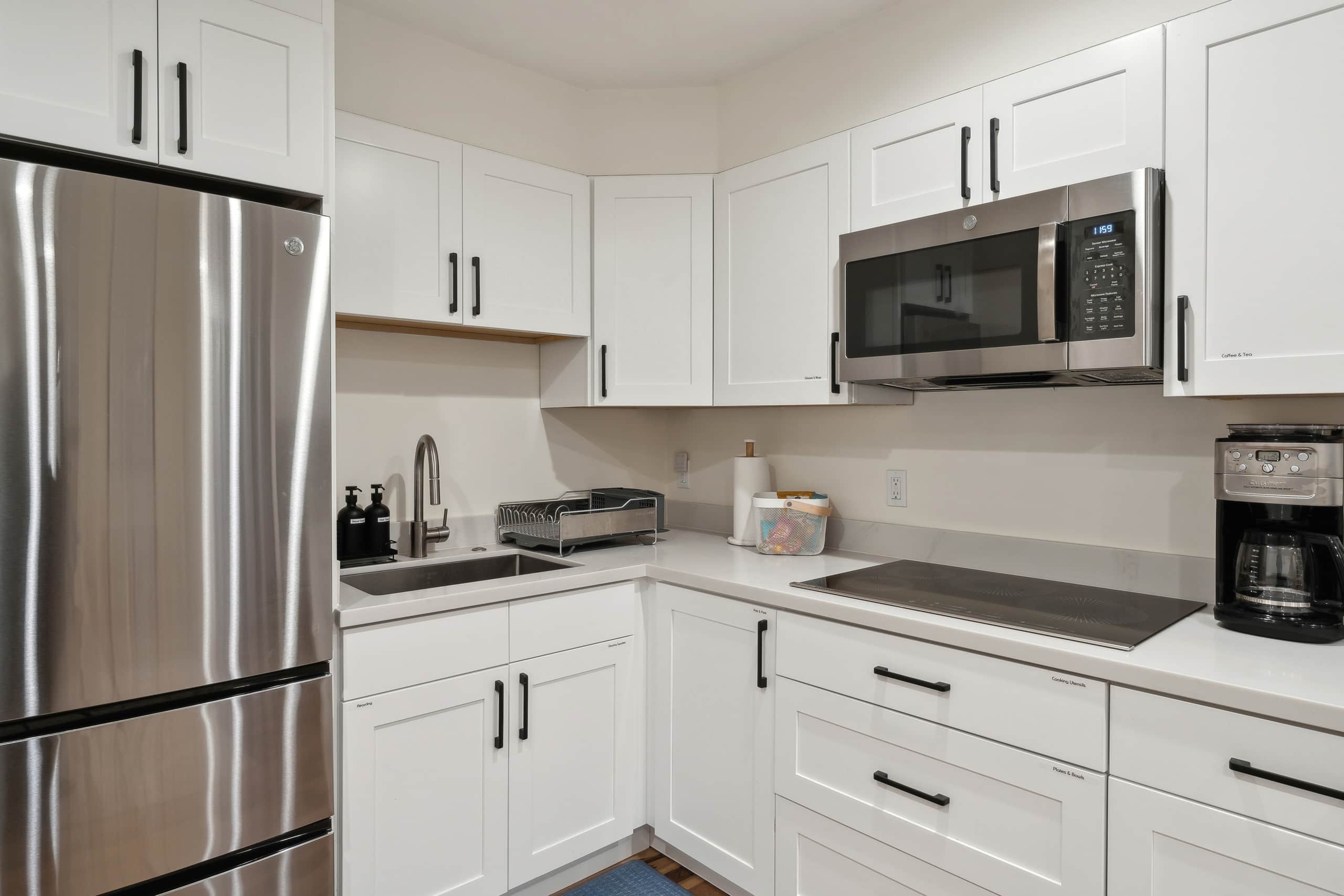 Brand-new & Modern Private Flat, Close to Transit - Image 6