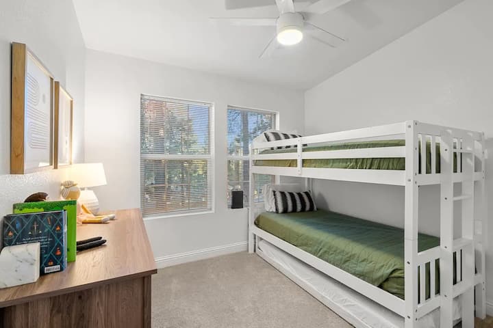 חדר שינה 3 - מיטות קומתיים עם שתי מיטות קומתיים 