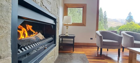 Popular Airbnb listing: Charming Chalet in Chapelco Golf & Resort in San Martín De Los Andes