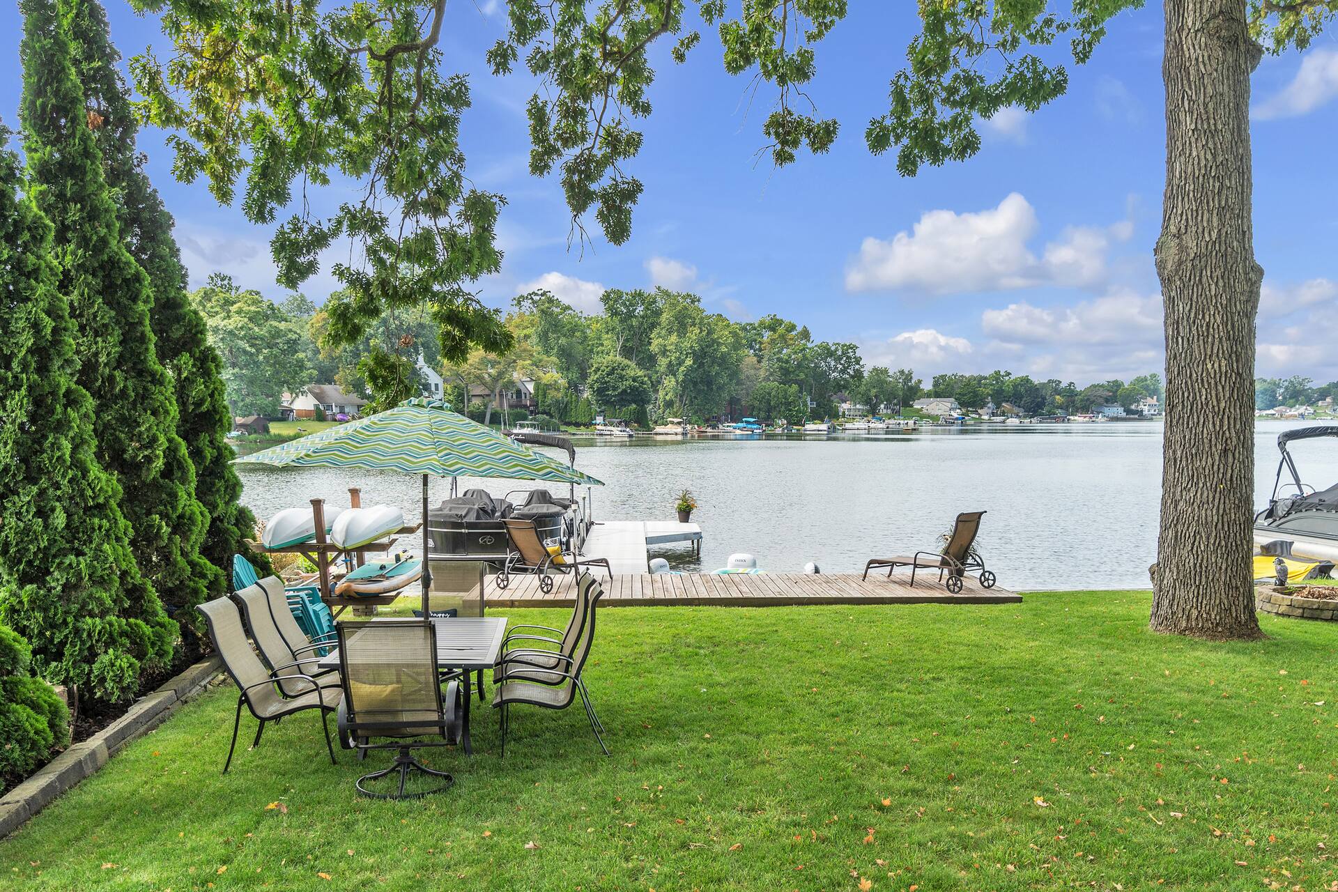 Sunset Lakehouse Near Downtown Dining & Shops