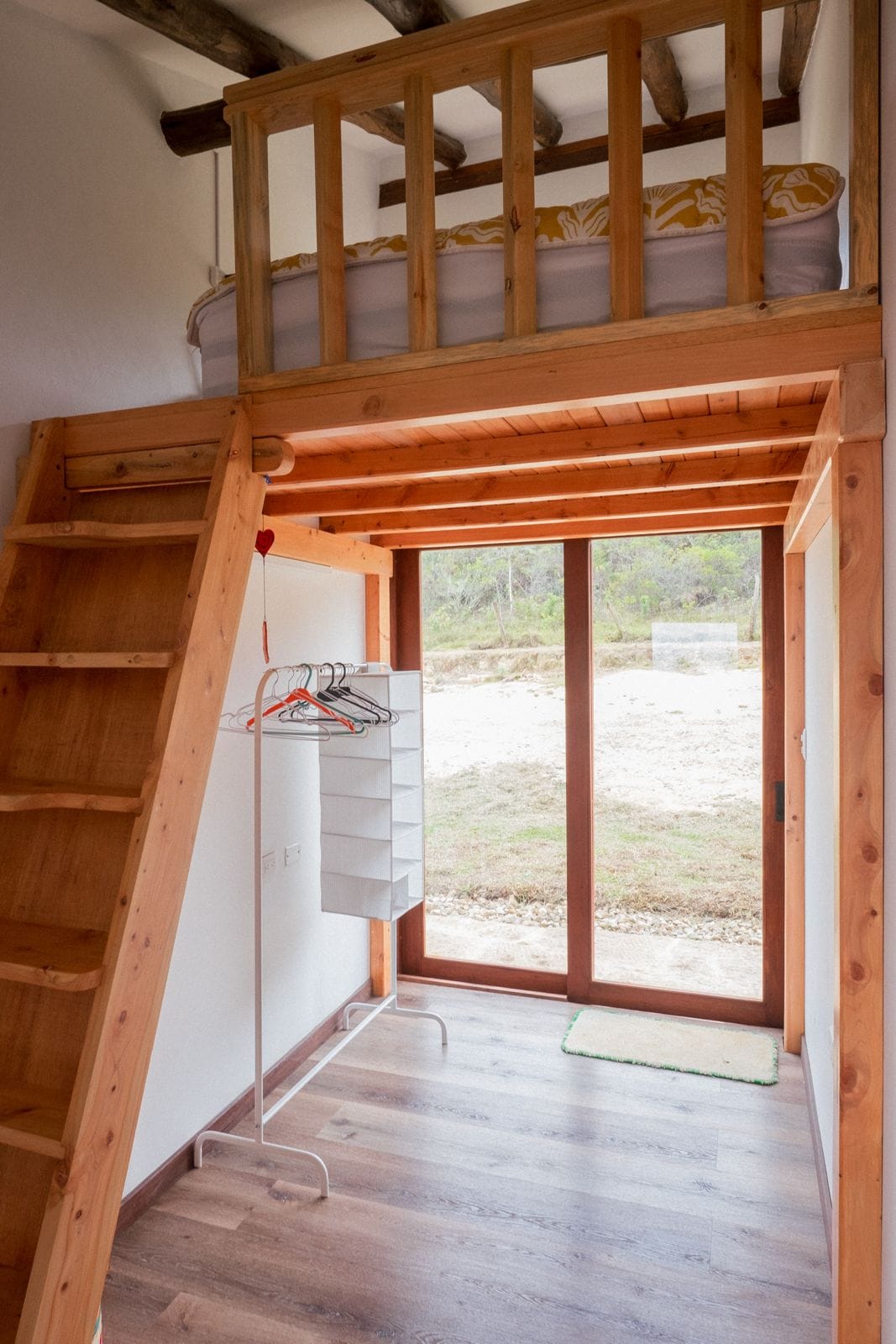 Това място е малко, но уютно.  Не е подходящо  за много възрастни хора или за много малки деца. По - големите деца и тийнейджърите го обичат.