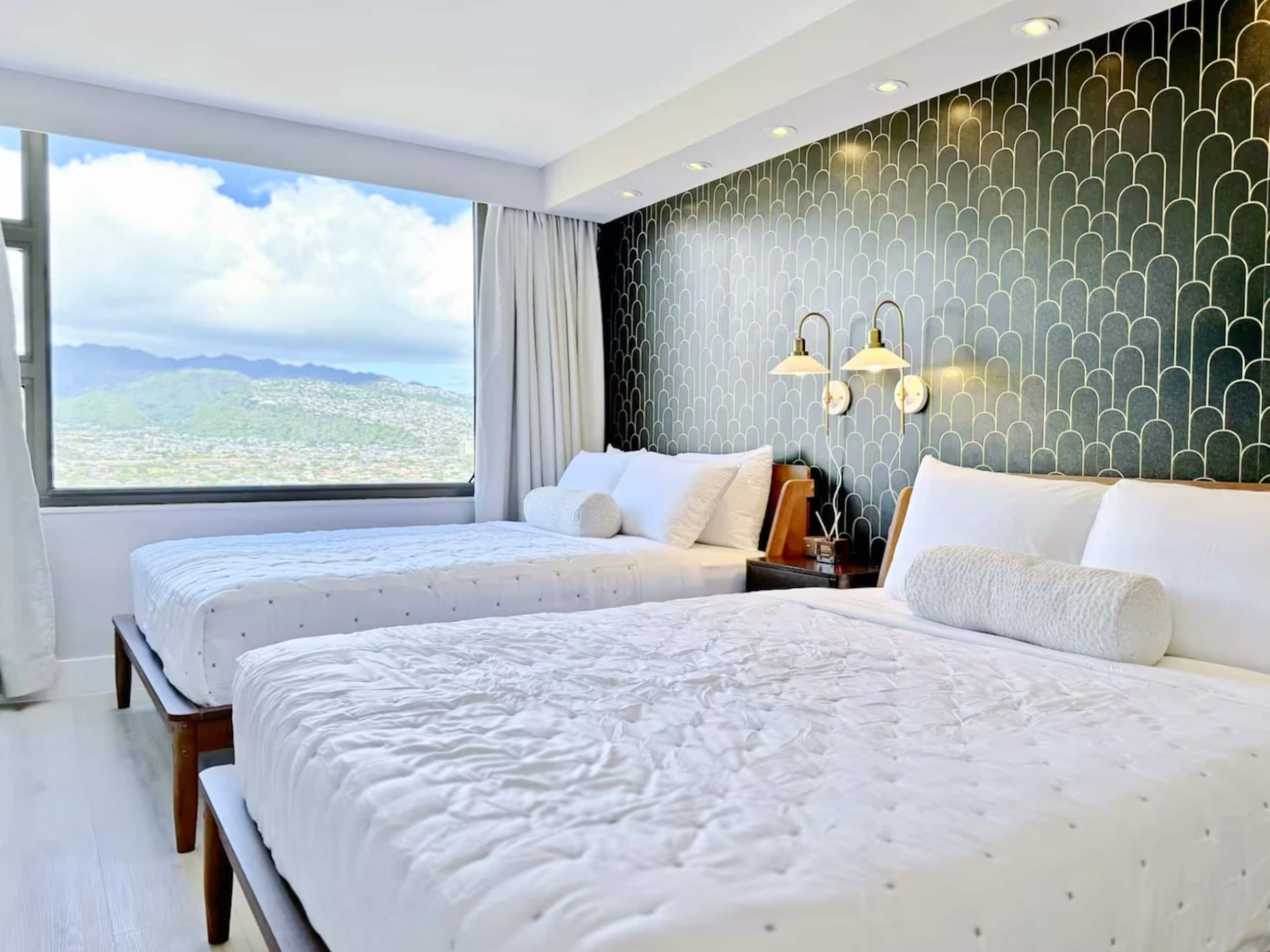 34th-High FL Mountain View Upscale 1BR w/Parking~ - Image 32