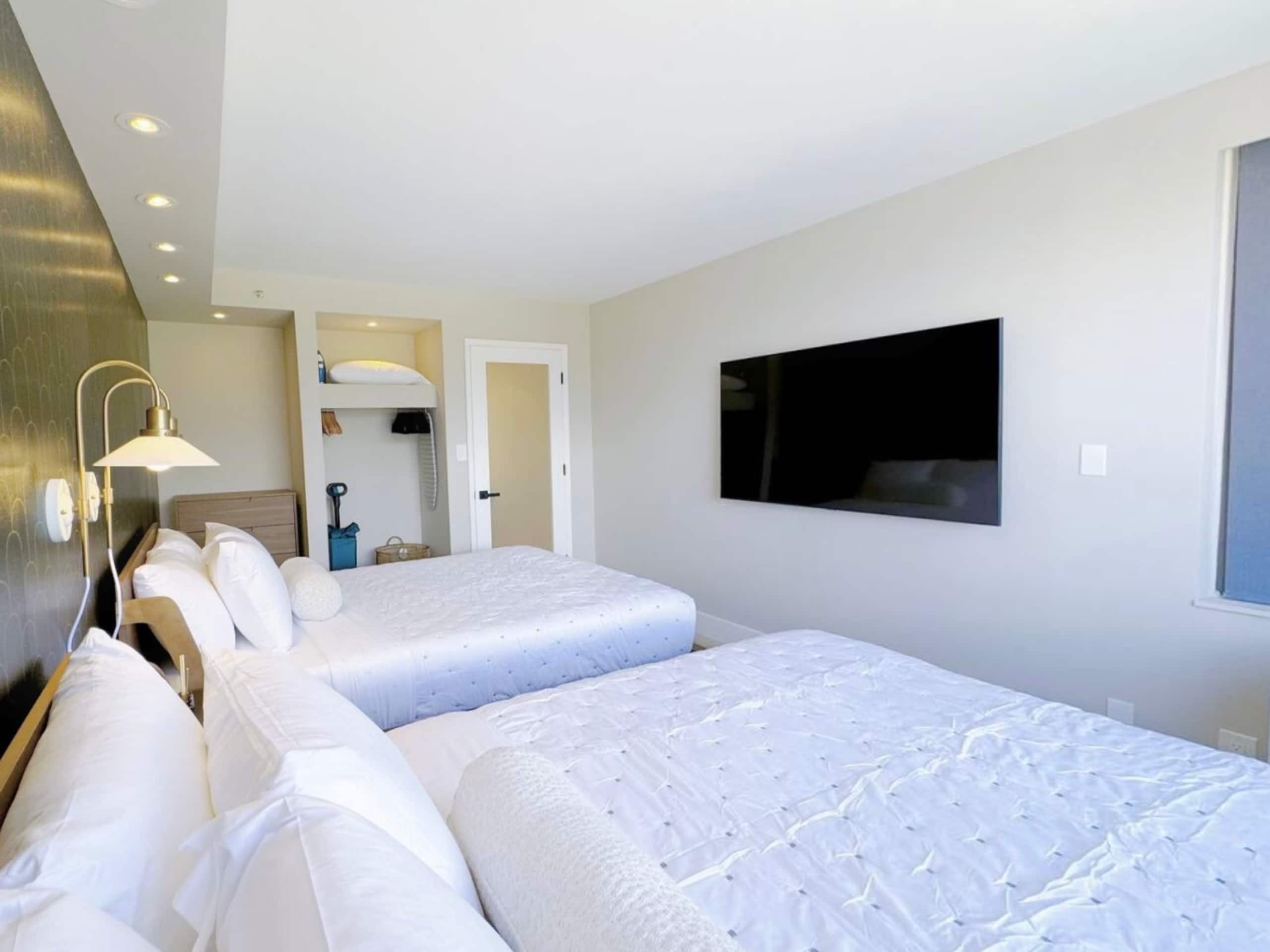 34th-High FL Mountain View Upscale 1BR w/Parking~ - Image 31