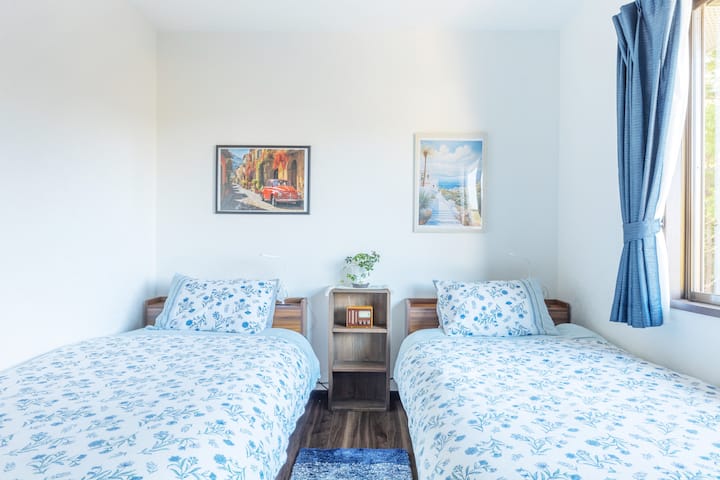 Santorini Suite - A natural hideaway to refresh your mind and body.
A hidden retreat in nature, where you can fully relax and rejuvenate.