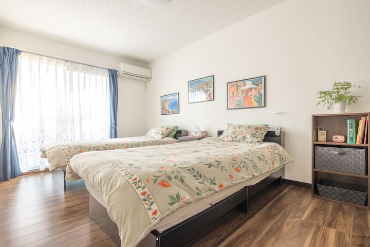 Palermo Suite - Luxurious moments in a quiet and comfortable bedroom.
A peaceful and cozy bedroom for a luxurious retreat.