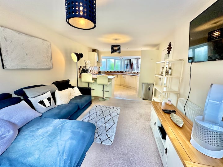 Detached 3 Bed House, Quiet, Near Beach, Parking - ボーンマス