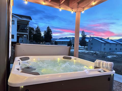 Private Hot Tub, Garage + EV Charger, On Bus Line!