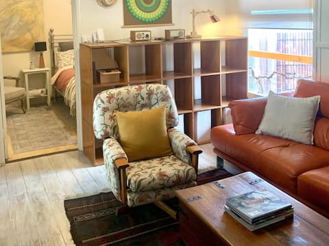 Top Airbnb: Wren's Retreat - Coastal Digs in Adelaide