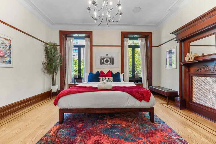 Large Upscale 6br 4.5ba~Backyard~Chef’s Kitchen gallery image 3