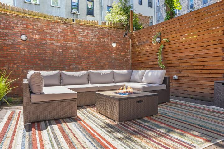 Large Upscale 6br 4.5ba~Backyard~Chef’s Kitchen gallery image 5