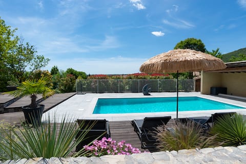 Family home with pool and pétanque