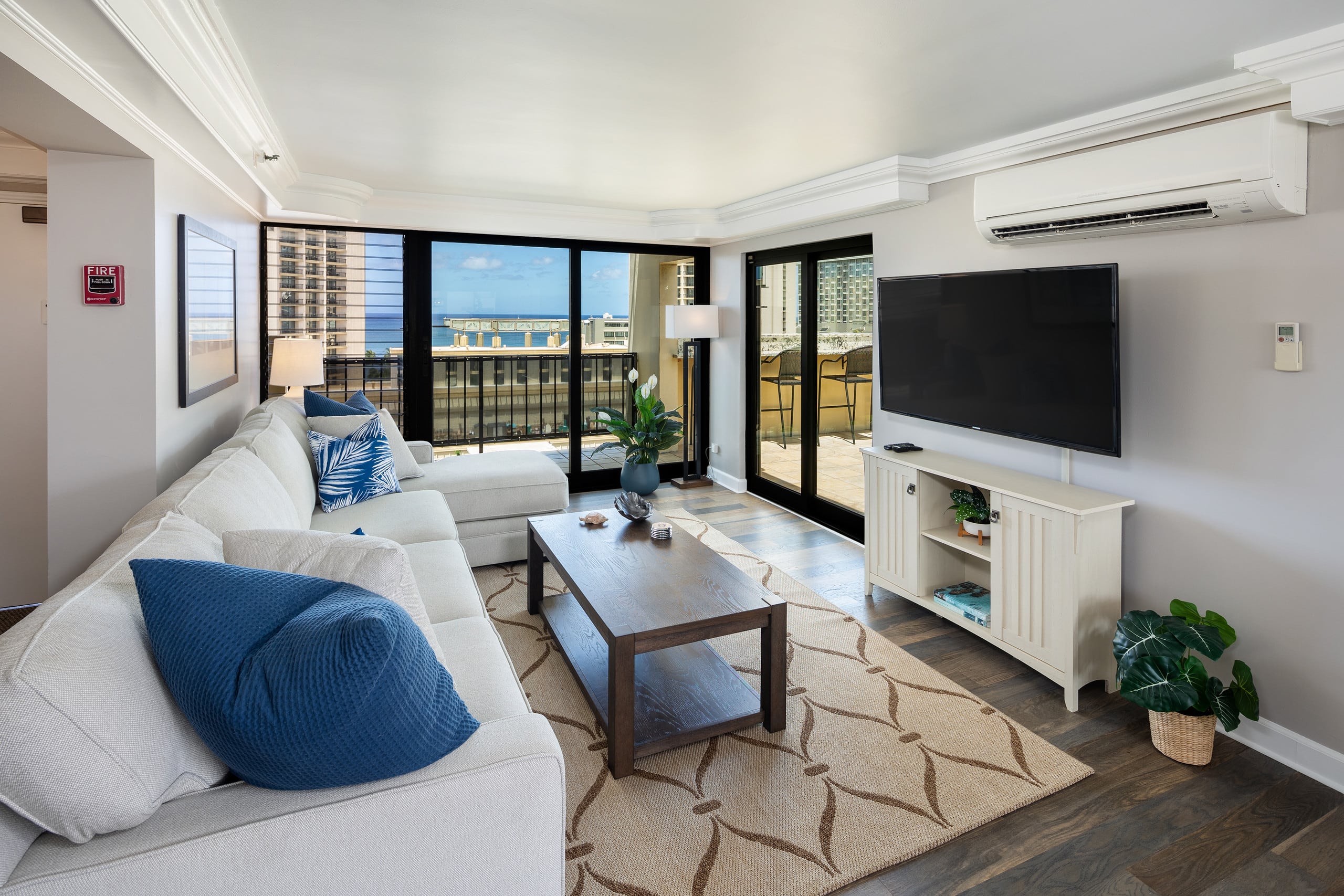 3-Minute Walk to Beach, Free Parking/Pool/Wi-Fi - Image 3