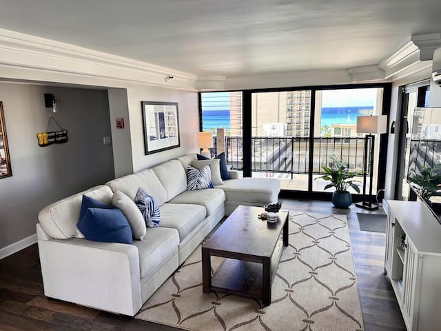 3-Minute Walk to Beach, Free Parking/Pool/Wi-Fi