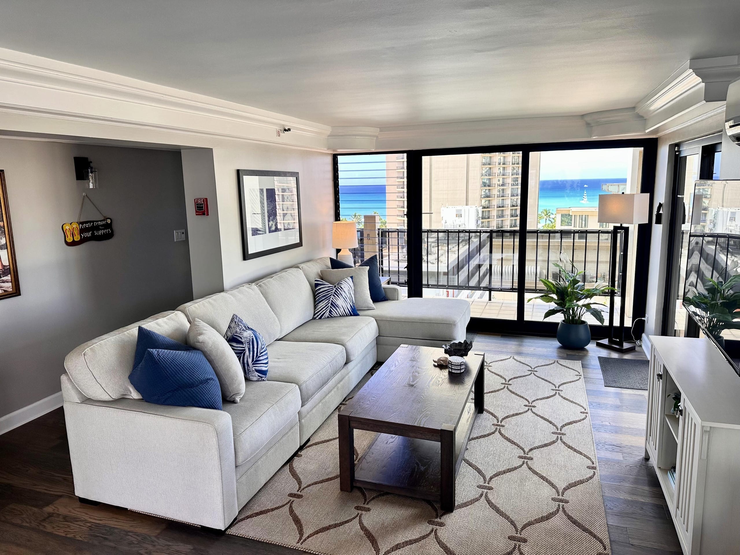 3-Minute Walk to Beach, Free Parking/Pool/Wi-Fi - Image 1