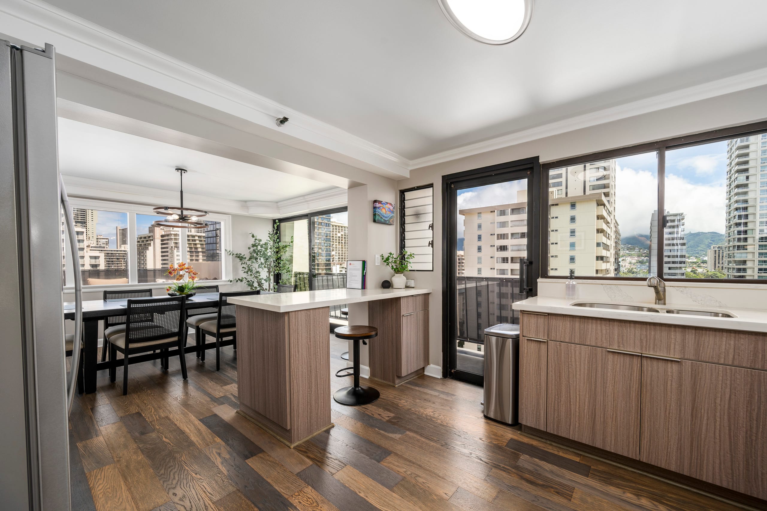 3-Minute Walk to Beach, Free Parking/Pool/Wi-Fi - Image 11