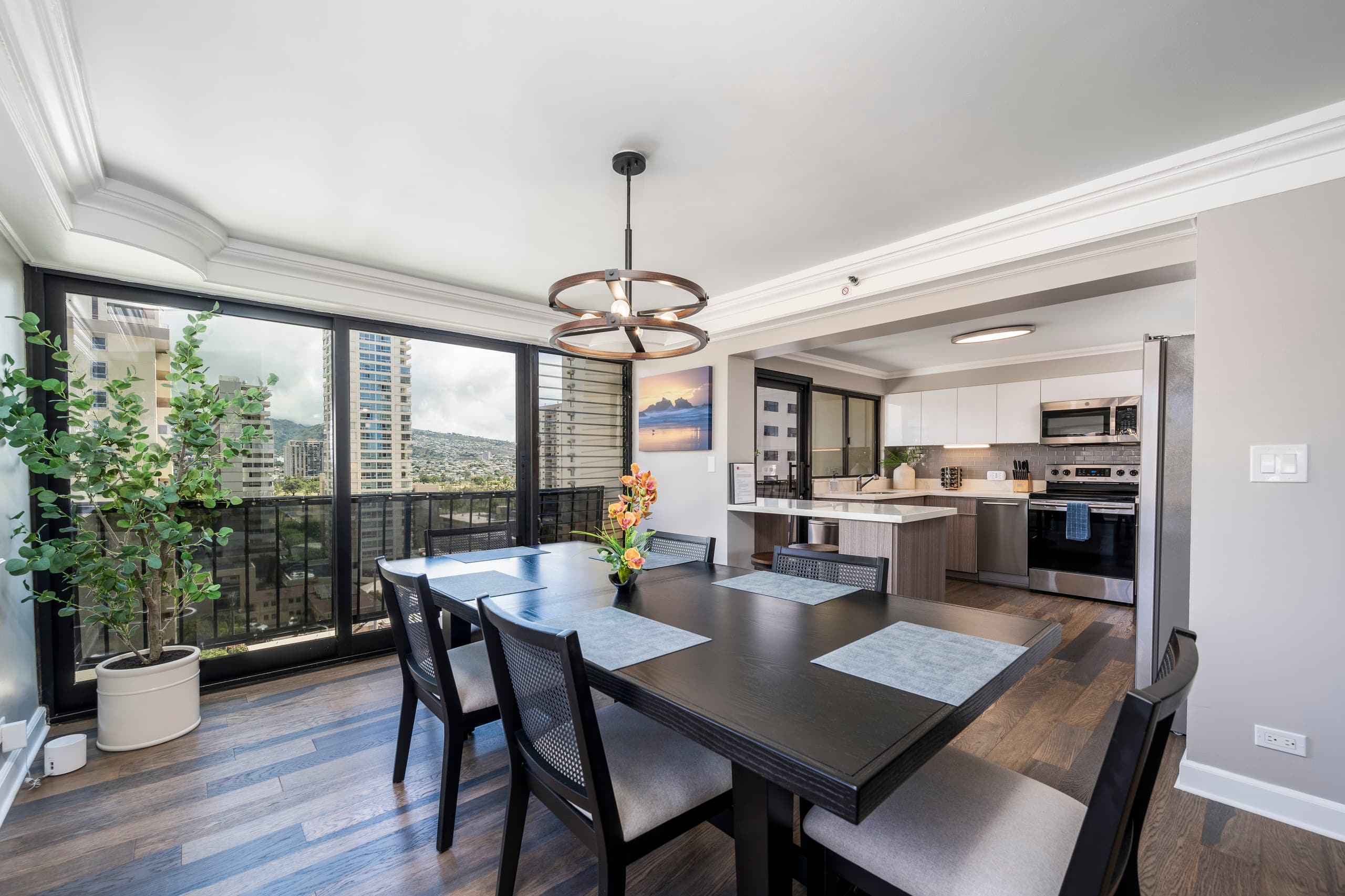 3-Minute Walk to Beach, Free Parking/Pool/Wi-Fi - Image 9