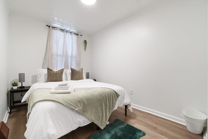 Bedroom 3: With Queen bed 